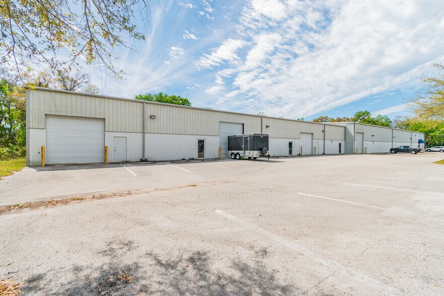 More Photos Of 2401 Airport Rd, Plant City Manufacturing For Sale
