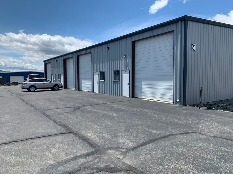 More Photos Of 21 Cygnet Dr, Mound House Distribution For Lease