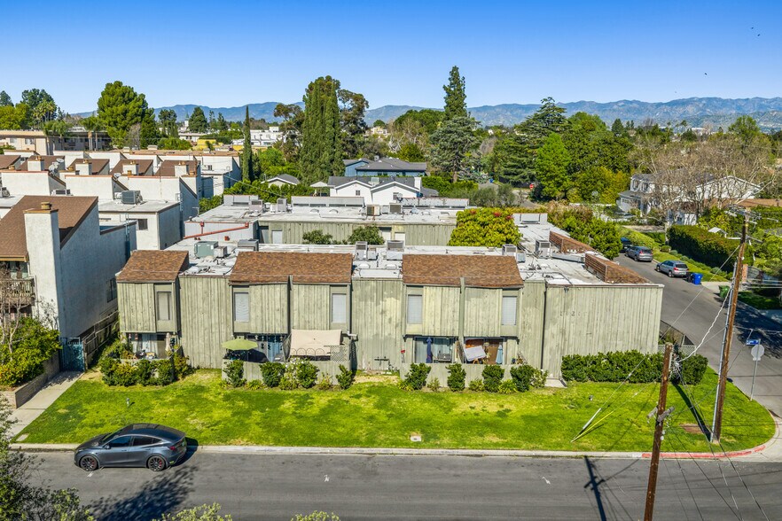 More Photos Of 11607 Acama St, Studio City Apartments For Sale