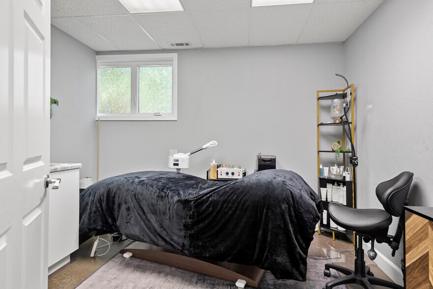 More Photos Of 2445 S 5th St, Springfield Office For Sale