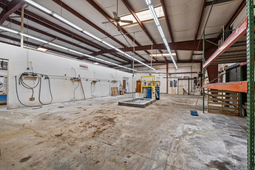 More Photos Of 2245 A Air Park Dr, Burlington Warehouse For Lease