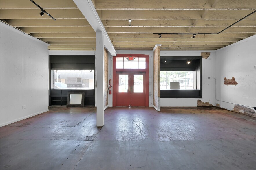 More Photos Of 336 N Main St, Conroe Loft Creative Space For Lease