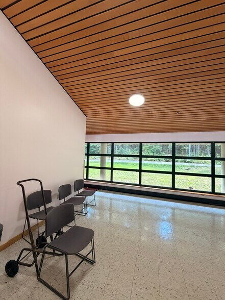 More Photos Of 5 Wally Krueger Way, Bridgewater Daycare Center For Lease