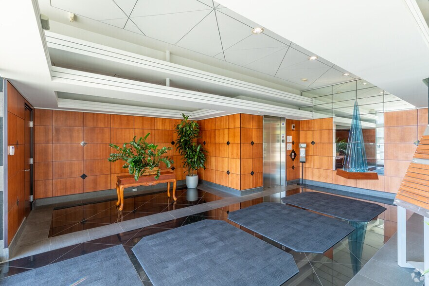 More Photos Of 900 Canterbury Pl, Escondido Office For Lease