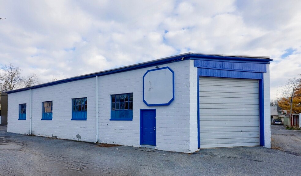 More Photos Of 218 E Madison St, Lancaster Distribution For Sale