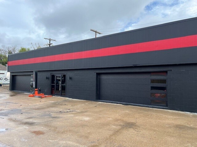 More Photos Of 3119 Interstate 30, Mesquite Showroom For Sale