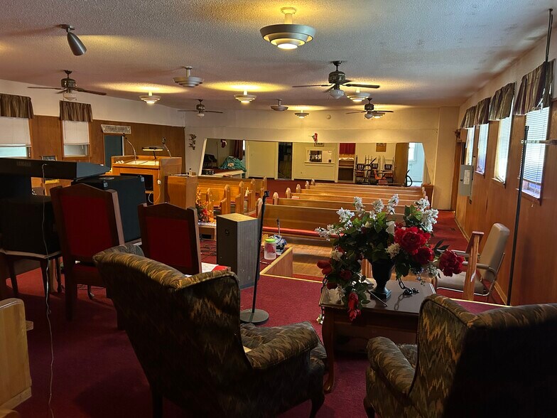 More Photos Of 1107 Spring St, Hot Springs Flex For Lease
