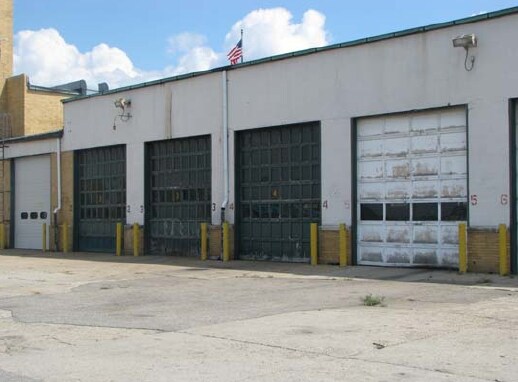 More Photos Of 2400 W Saint Joseph St, Lansing Warehouse For Lease