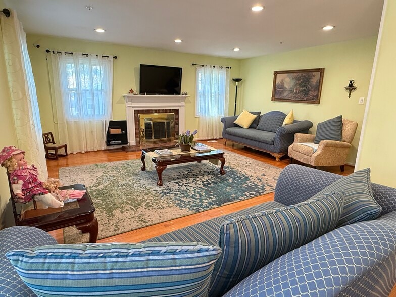 More Photos Of 4 Broomall Ct, Silver Spring Congregate Senior Housing For Sale