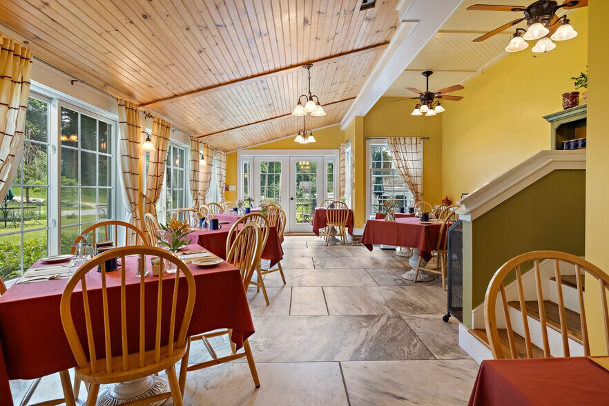More Photos Of 3904 Vt Route 7A, Arlington Hospitality For Sale