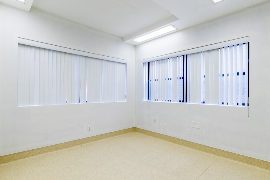 More Photos Of 2735 Henry Hudson Pkwy, Bronx Medical For Lease