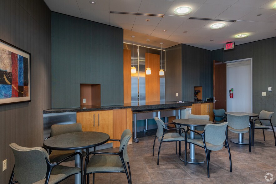 More Photos Of 175 E 2nd St, Tulsa Office For Lease