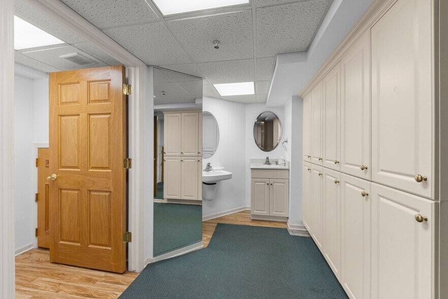 More Photos Of 405 S Main St, Naperville Medical For Lease