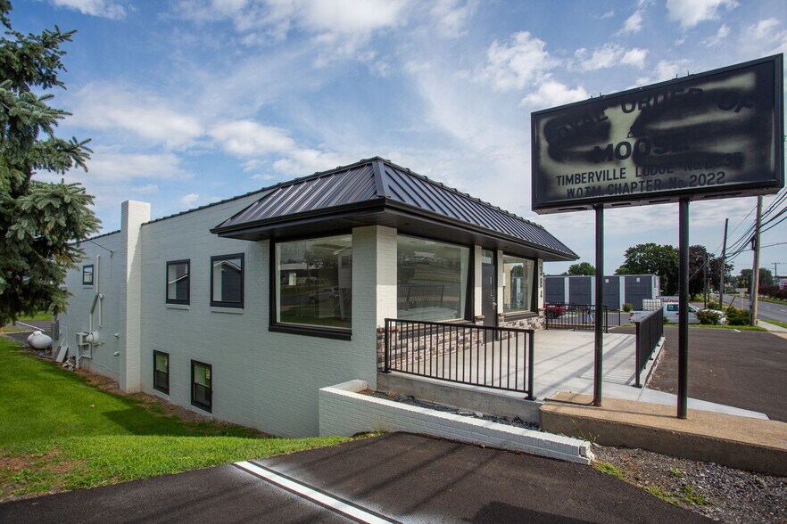 More Photos Of 384 Main st, Timberville Freestanding For Lease
