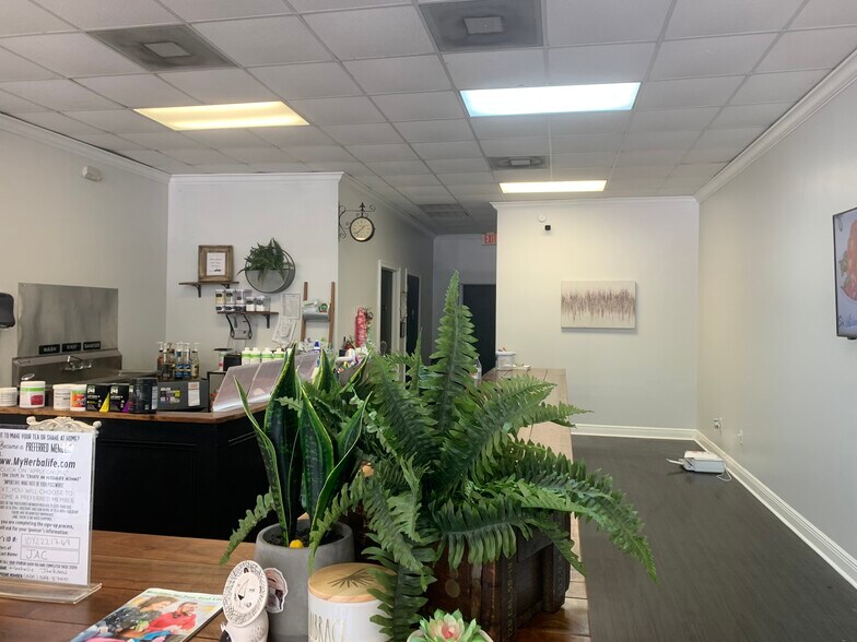 More Photos Of 13510-13520 Perkins Rd, Baton Rouge Storefront Retail Office For Lease