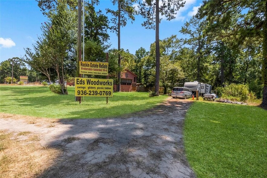 More Photos Of 11457 US Highway 190 W, Livingston Garden Center For Sale