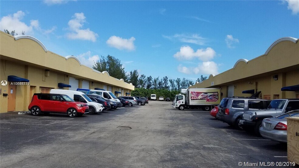 More Photos Of 470 Ansin Blvd, Hallandale Beach Warehouse For Lease