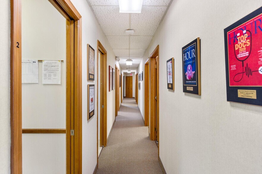 More Photos Of 17770 Mack Ave, Grosse Pointe Medical For Lease