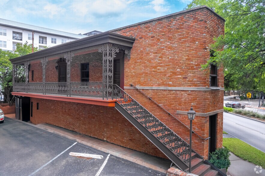 More Photos Of 2521 Cedar Springs Rd, Dallas Office For Lease