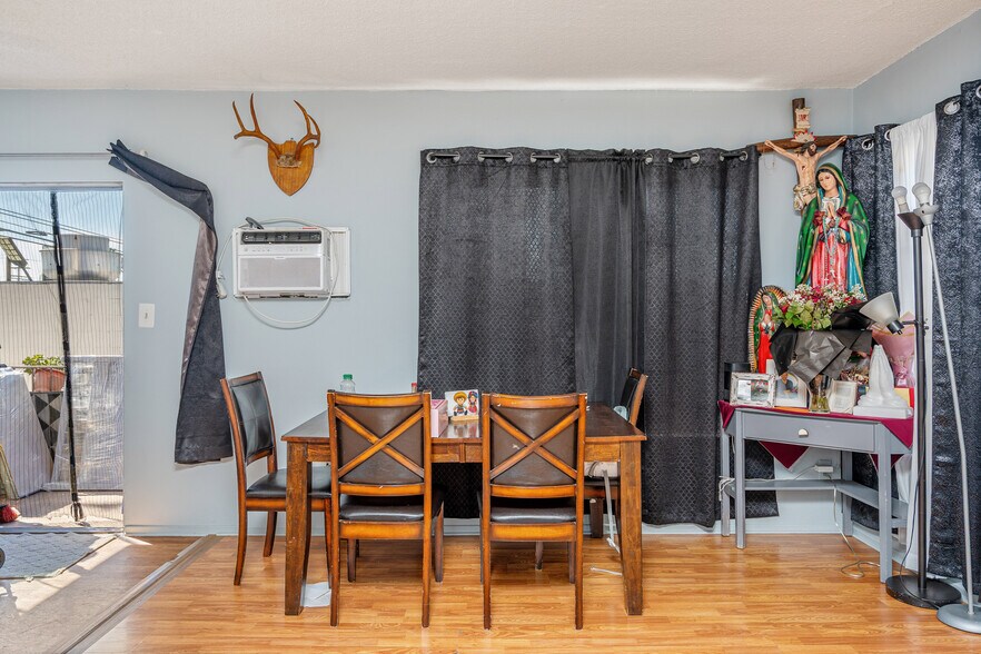 More Photos Of 13631 Vanowen St, Van Nuys Apartments For Sale