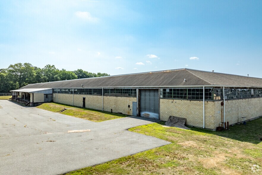 More Photos Of 19-05 Nevins Rd, Fair Lawn Warehouse For Lease