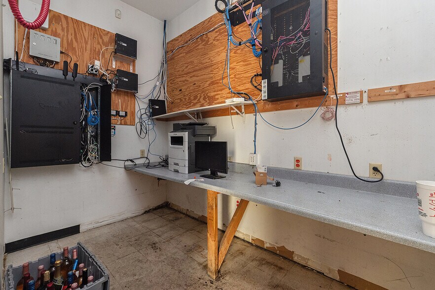 More Photos Of 2535 Garfield St, Gary Freestanding For Sale