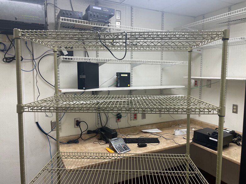 More Photos Of 1401 E Main St, Magnolia Freestanding For Lease