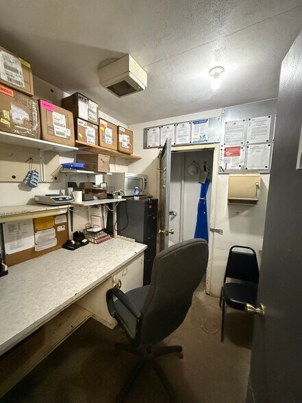 More Photos Of 3408 Industrial Rd E, Homedale Manufacturing For Sale