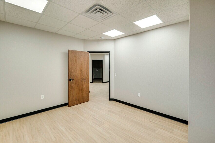 More Photos Of 16791 W Basin St, Odessa Warehouse For Sale