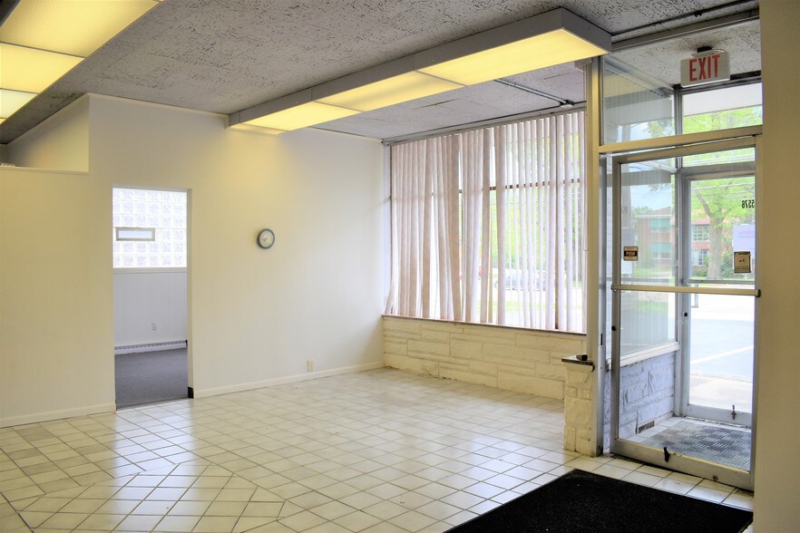 More Photos Of 5576 Mayfield Rd, Cleveland Freestanding For Sale