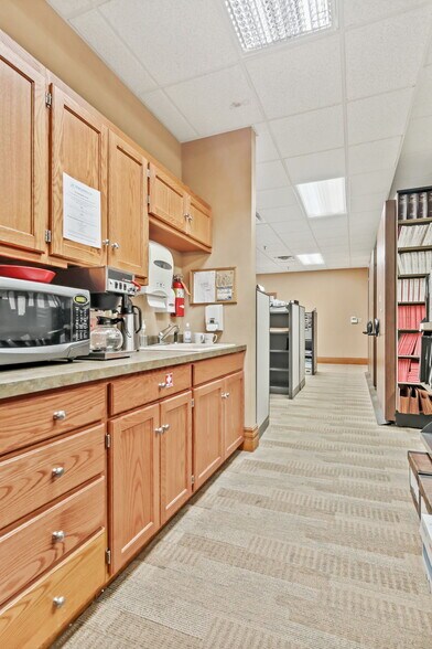 More Photos Of 11 N 7th Ave N, Saint Cloud Office For Sale