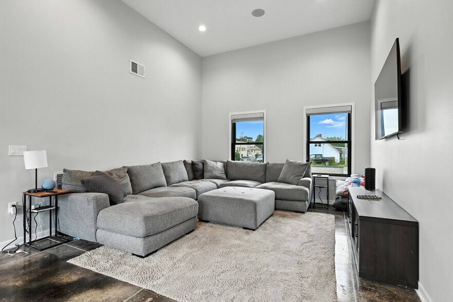 More Photos Of 3061 County Q rd, Nelsonville Flex For Sale