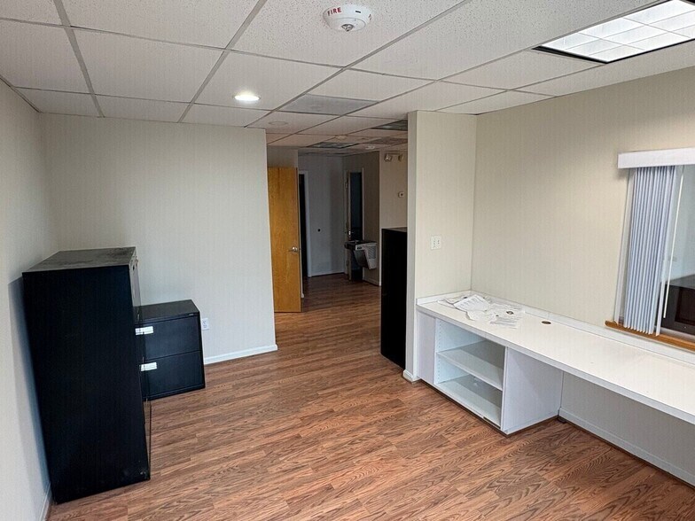 More Photos Of 6116 Rolling Rd, Springfield Medical For Sale