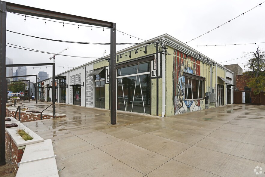 Primary Photo Of 2639 Main St, Dallas Restaurant For Lease