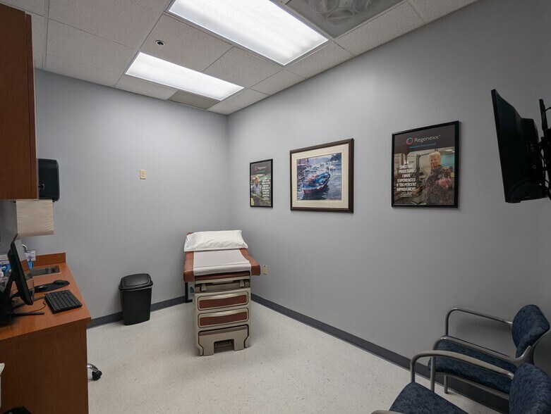 More Photos Of 7127 W 95th St, Overland Park Medical For Lease
