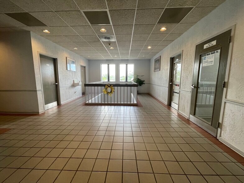 More Photos Of 1999 W 75th St, Woodridge Medical For Lease