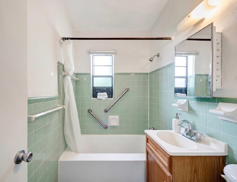 More Photos Of 1985 31st Ave, Vero Beach Office For Sale