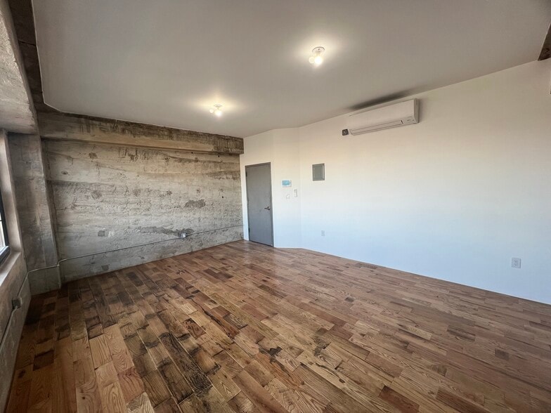 More Photos Of 310 Meserole St, Brooklyn Flex For Lease