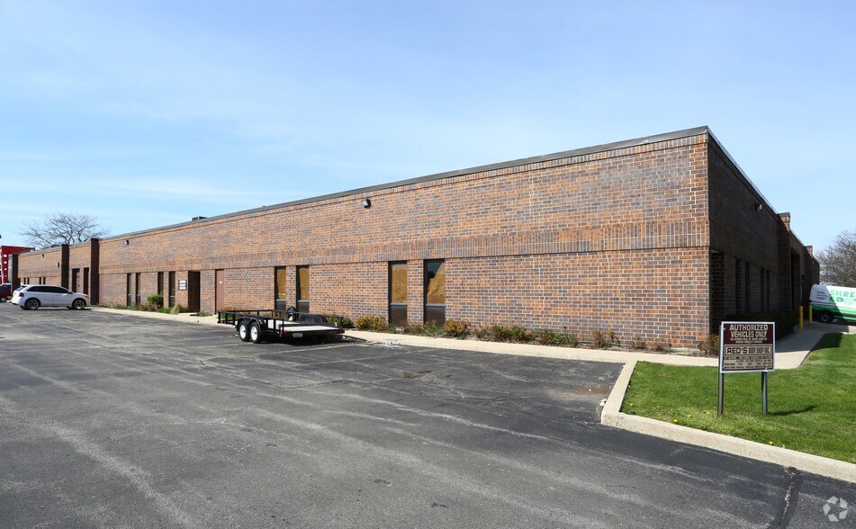 More Photos Of 3131-3141 MacArthur Blvd, Northbrook Warehouse For Lease