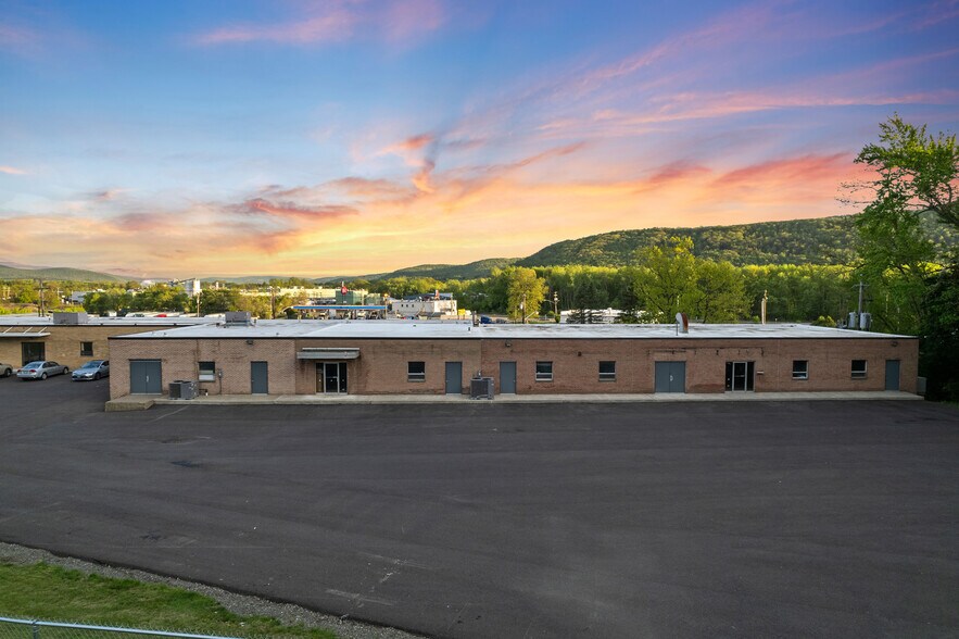 More Photos Of 63 Barlow Rd, Binghamton Distribution For Lease