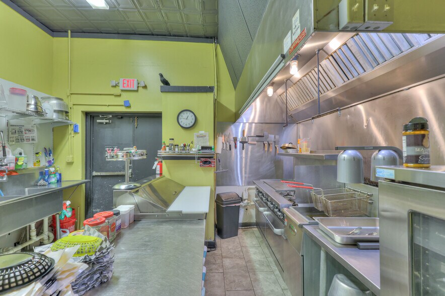 More Photos Of 108 W Walnut St, Smithville Restaurant For Sale