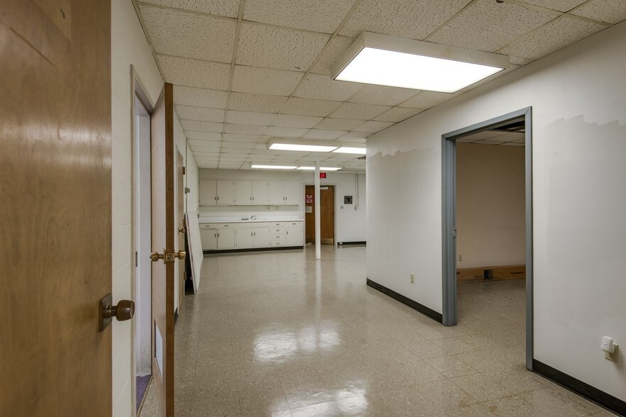 More Photos Of 305 E Hunt St, Dickson Office For Sale