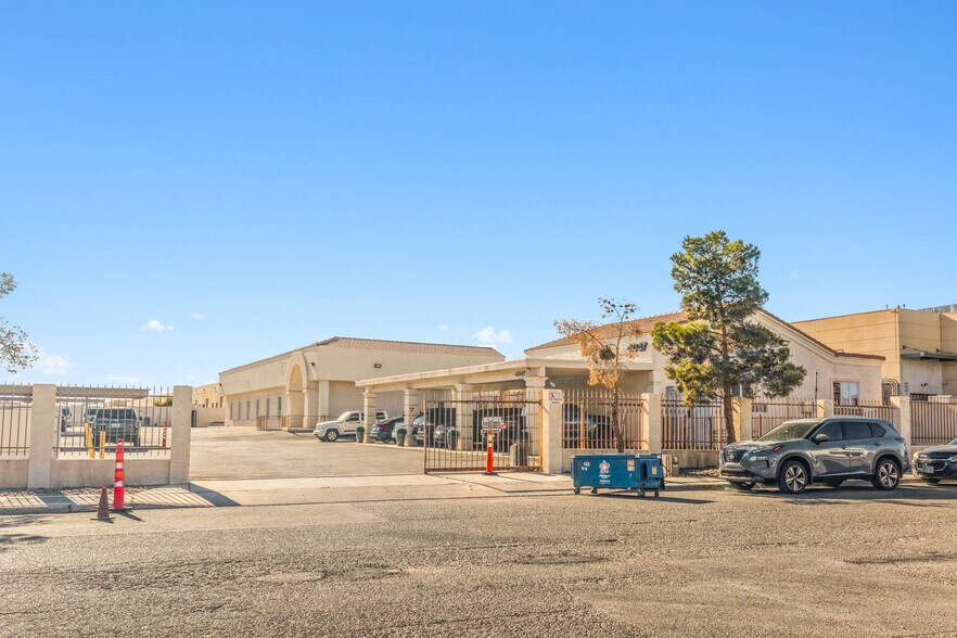 More Photos Of 4047 Ponderosa Way, Las Vegas Office For Sale