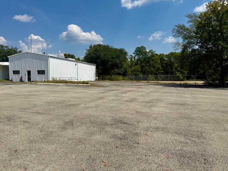 More Photos Of 2005 Tile Factory Rd, Palestine Manufacturing For Lease