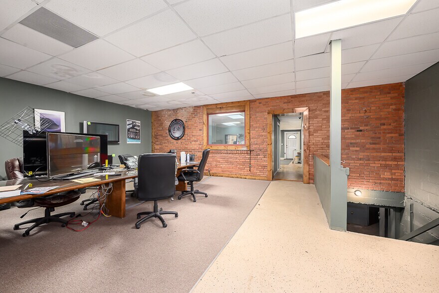 More Photos Of 7164 Kaw Dr, Kansas City Warehouse For Sale