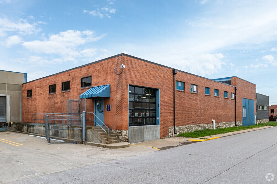 More Photos Of 20 W 14th Ave, North Kansas City Warehouse For Lease
