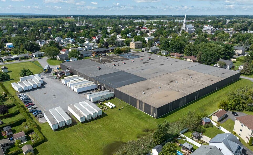 More Photos Of 260 Rue Lord, Napierville Manufacturing For Sale