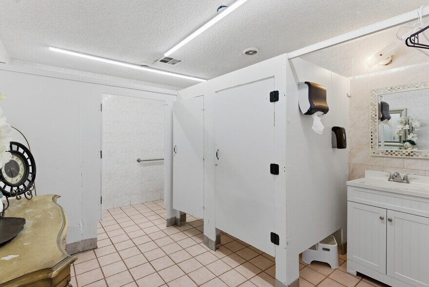 More Photos Of 375 C St, Arvin Specialty For Sale