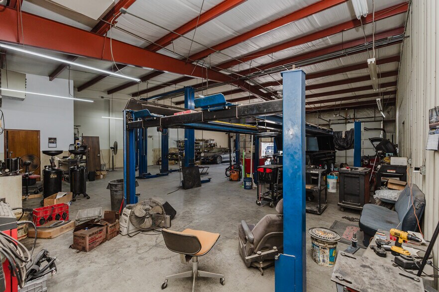 More Photos Of 2555 N Market St, Wichita Auto Repair For Sale