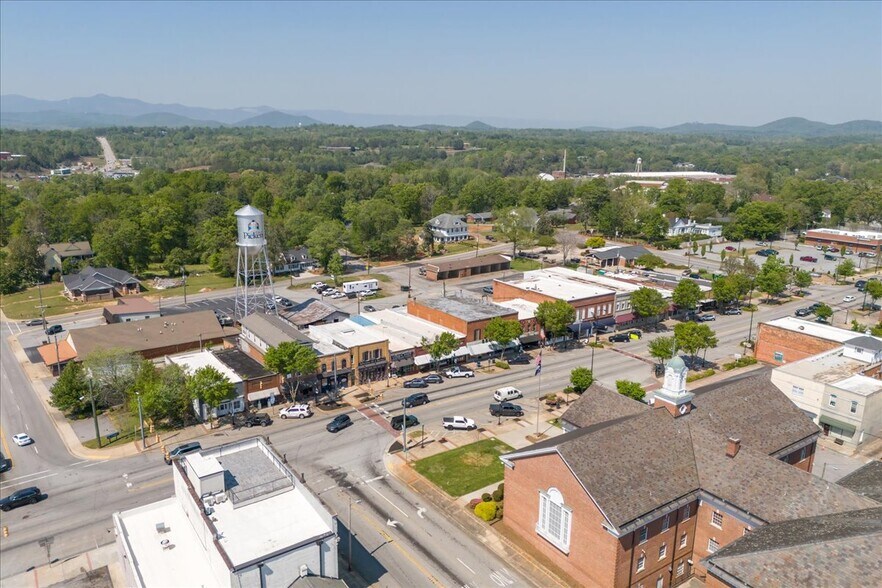 More Photos Of 303 E Main St, Pickens General Retail For Sale